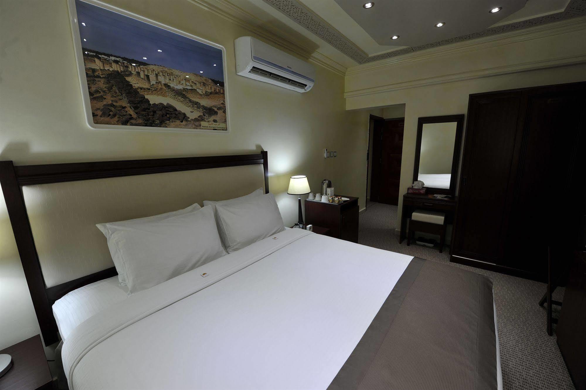 Oman Palm Hotel Suites Maszkat Kültér fotó